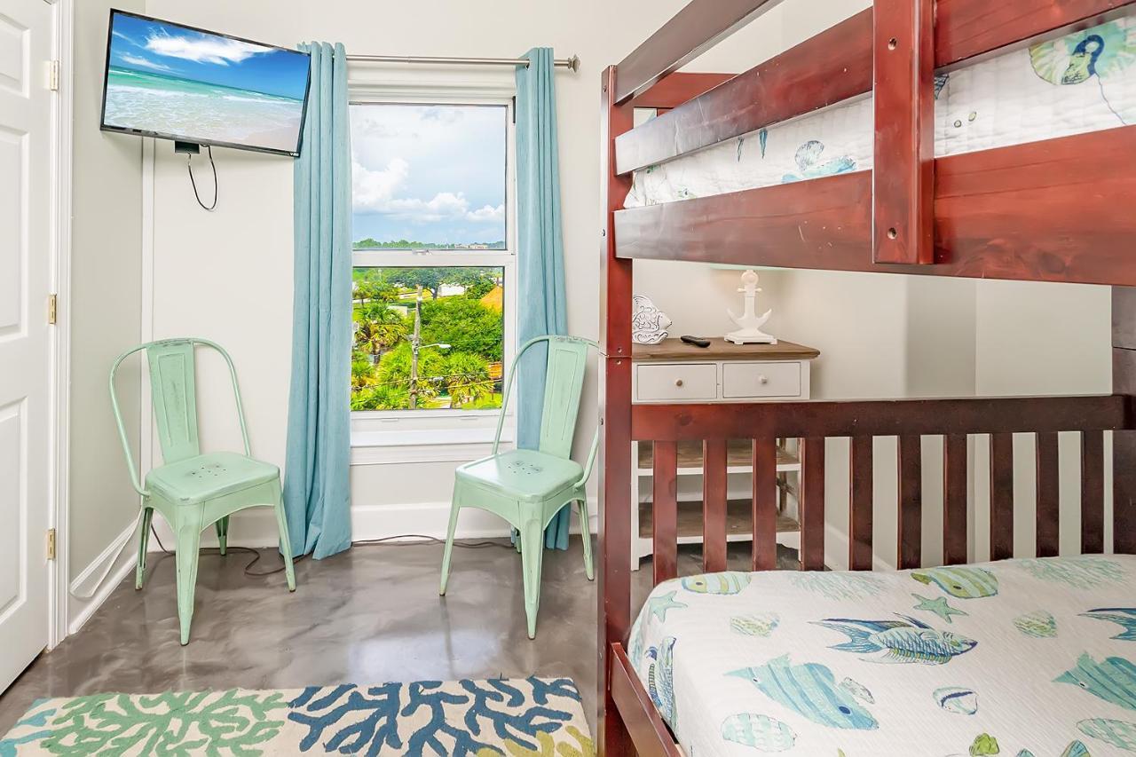 Gulf Pearl At The Ocean Reef *